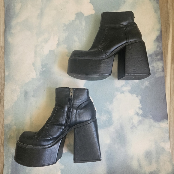Dolls kill Yru Vida Mondo Boot Platform Heels Goth Black Chunky Boots 90s Boot - Picture 2 of 16
